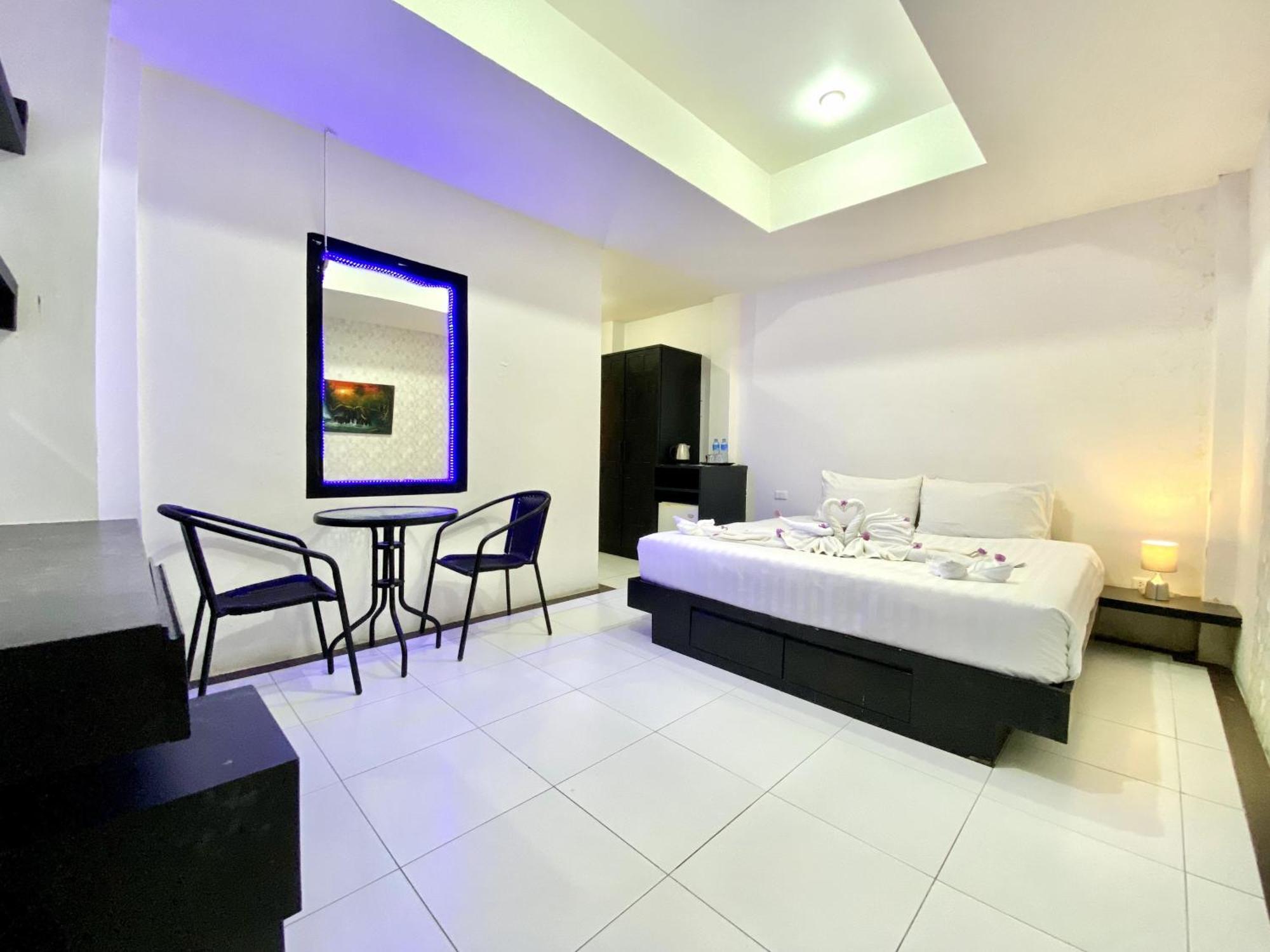 Beachwalk Patong Eksteriør bilde