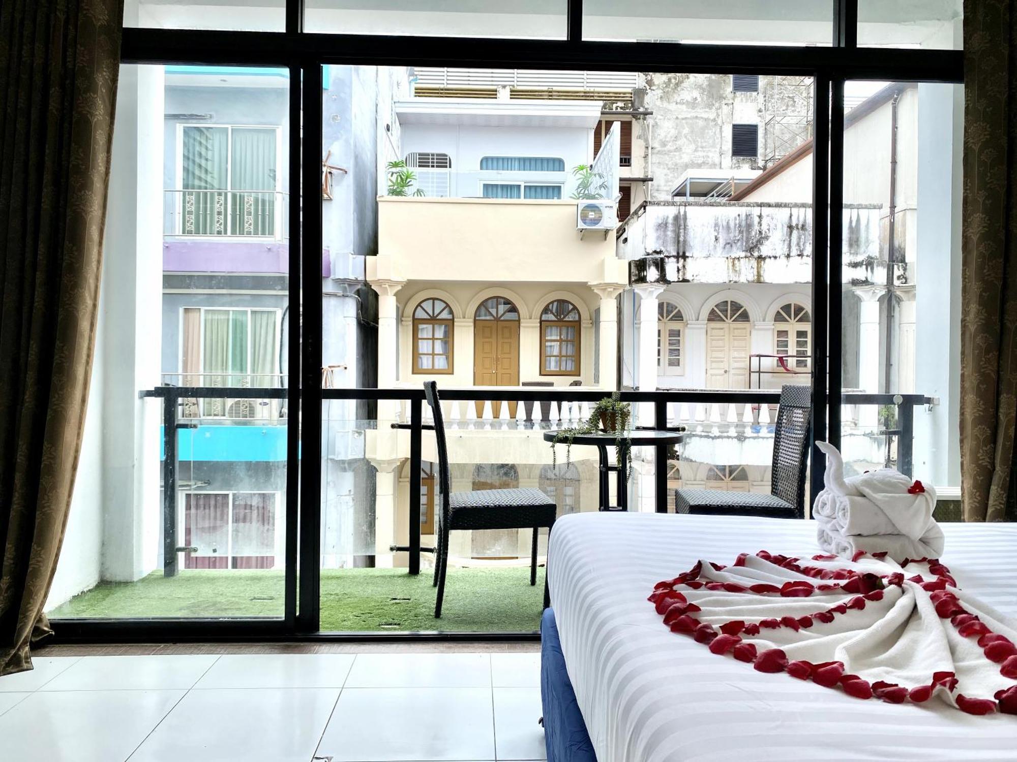 Beachwalk Patong Eksteriør bilde